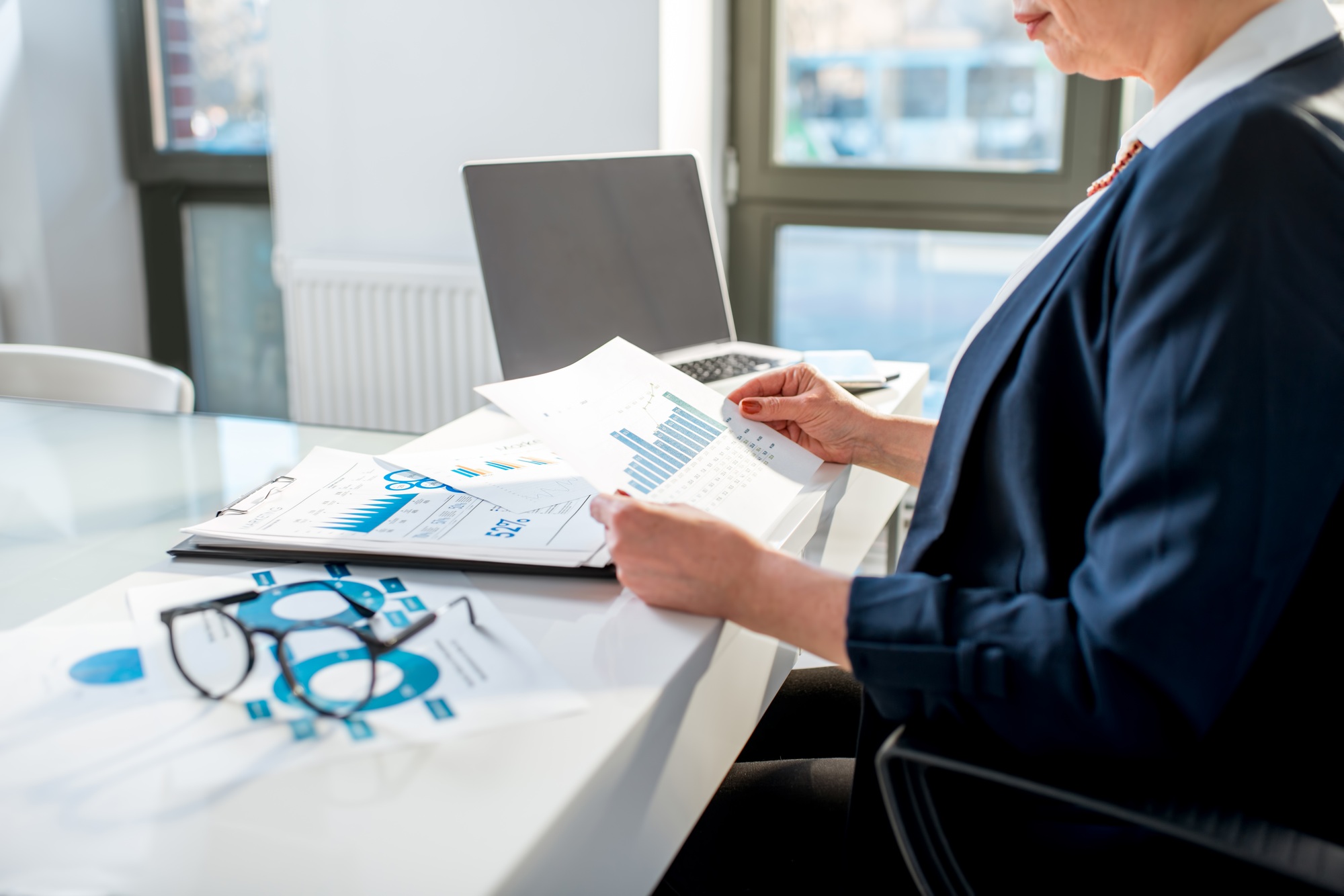 Working with analityc charts and documents